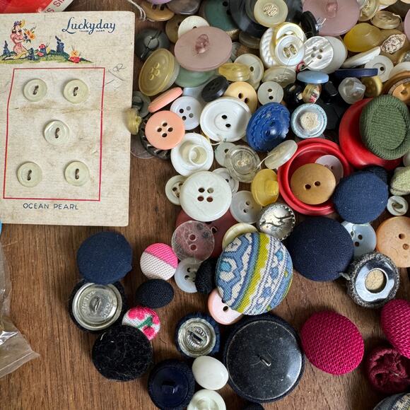 True Vintage Bakelite Celluloid Plastic Button Variety Bundle LOT 13 ounces - Picture 8 of 13